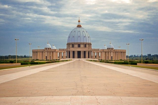 Yamoussoukro Basilica Of Our Lady Of Peace | Wondermondo