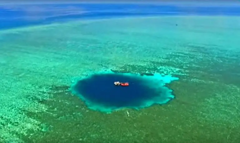 10 most impressive and largest sinkholes in the world | Wondermondo