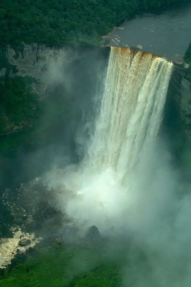 Kaieteur Falls - 251 m tall waterfall in the rainforest | Wondermondo