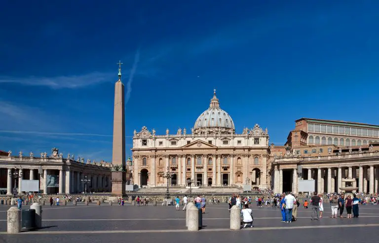 St Peter's Basilica - The Main Christian Church 