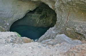 Fontaine-de-Vaucluse (Vaucluse Spring) | Wondermondo