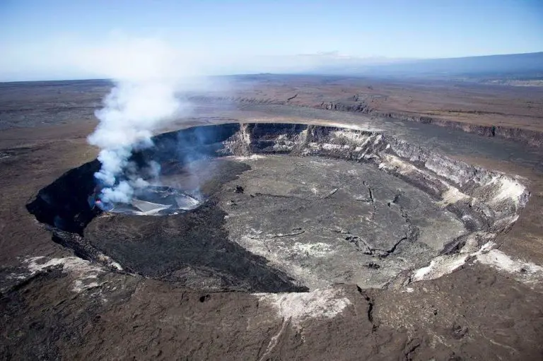 Halemaumau Crater with lava lake, Kilauea | Wondermondo